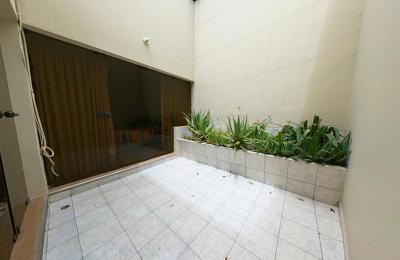 ALQUILER DE CASA EN CALLE LOS SAUCES, URB. SANTA VICTORIA